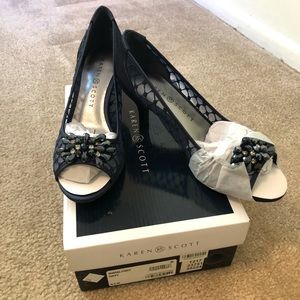NWT Karen Scott Peep Toe Pumps